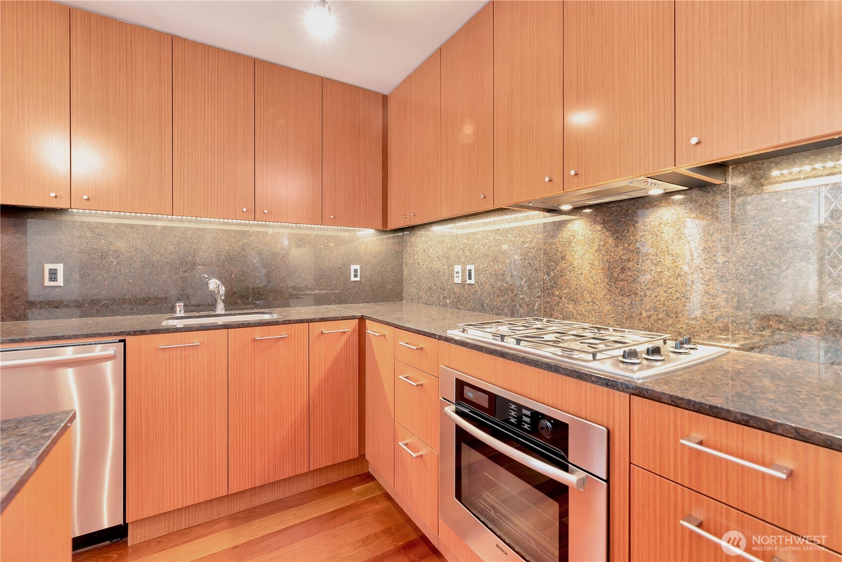 909 5th Avenue Seattle WA 98104