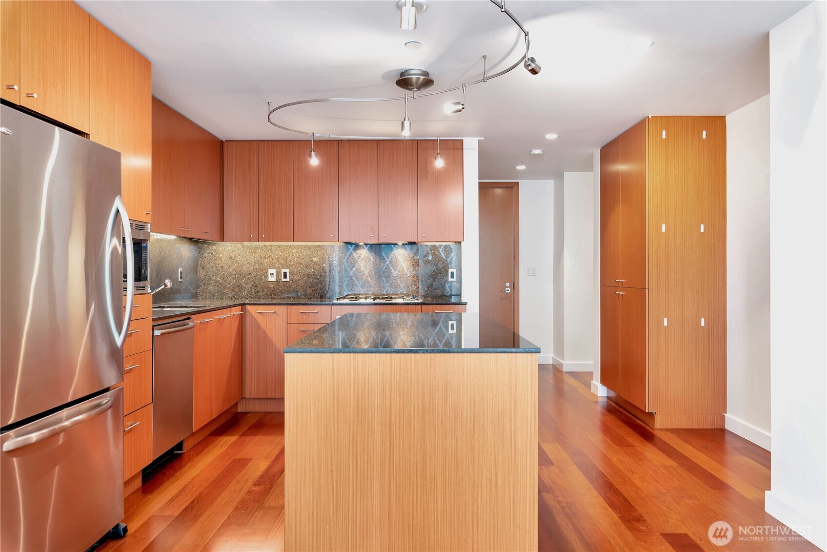 909 5th Avenue Seattle WA 98104