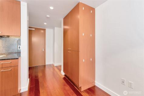 909 5th Avenue Seattle WA 98104