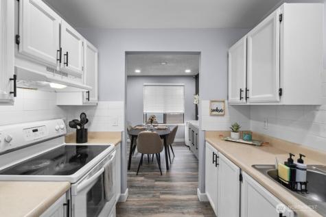 1826 S 330th Federal Way WA 98003