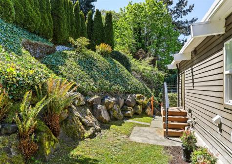 2122 Halleck Avenue SW Seattle WA 98116