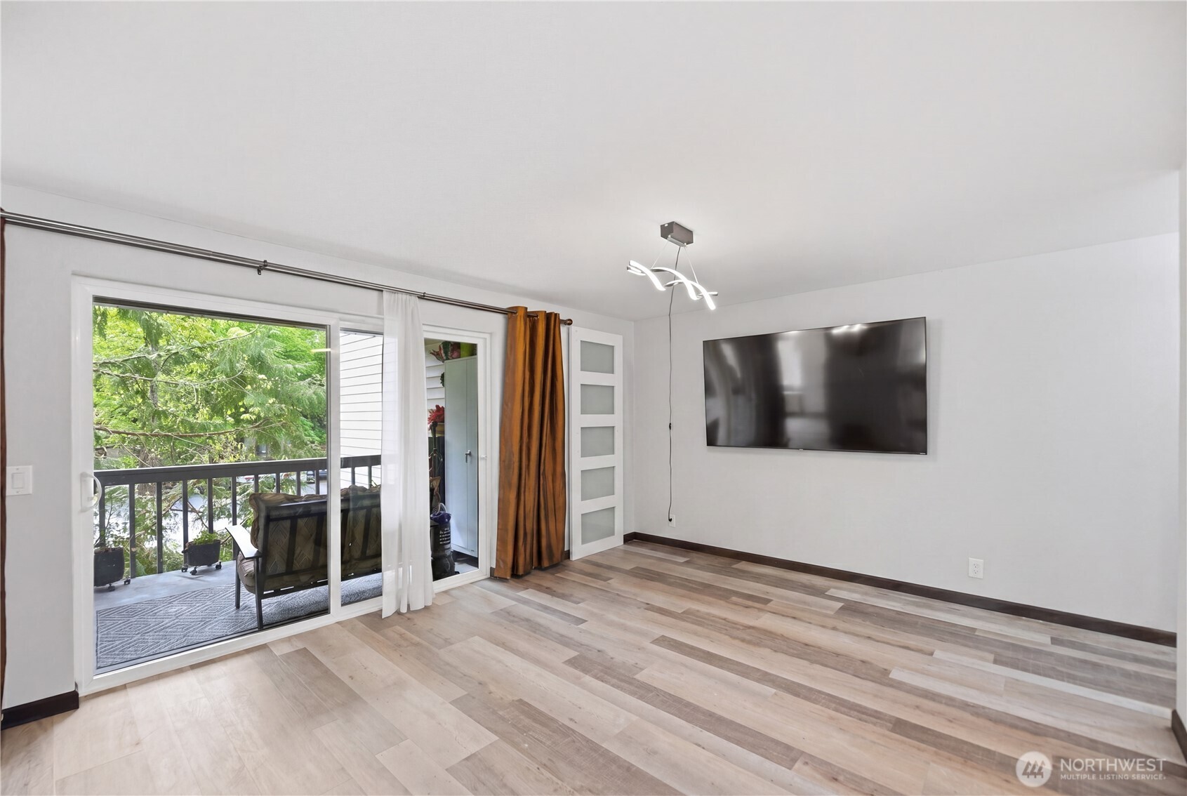 2721 NE 195th Street Lake Forest Park WA 98155