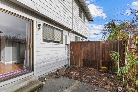 1016 9th Street SE Puyallup WA 98372