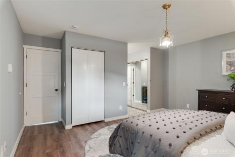 9715 NE Juanita Drive Kirkland WA 98034