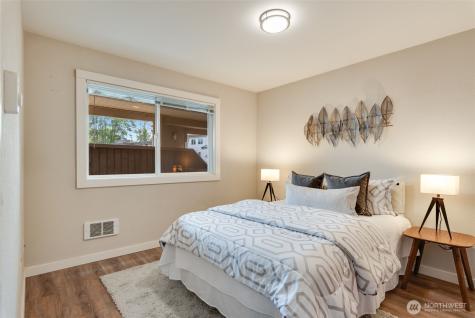 9715 NE Juanita Drive Kirkland WA 98034