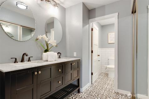 9715 NE Juanita Drive Kirkland WA 98034