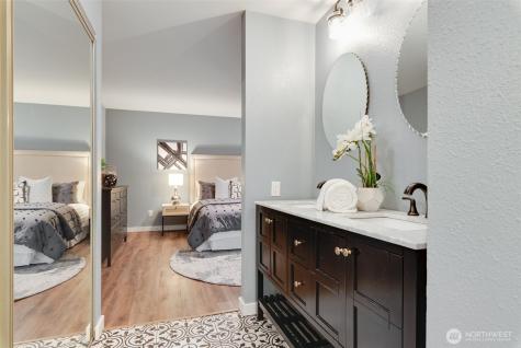 9715 NE Juanita Drive Kirkland WA 98034