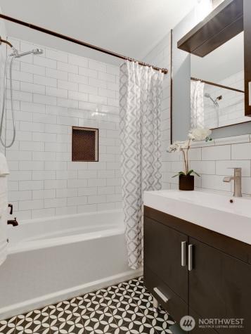 9715 NE Juanita Drive Kirkland WA 98034