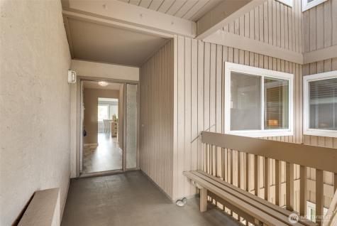 9715 NE Juanita Drive Kirkland WA 98034