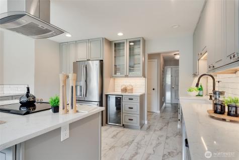 9715 NE Juanita Drive Kirkland WA 98034