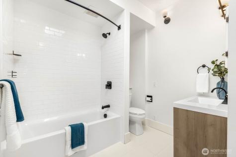 2423 3rd Avenue W Seattle WA 98119