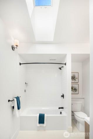 2423 3rd Avenue W Seattle WA 98119