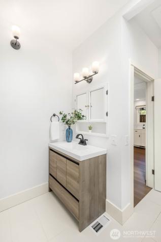 2423 3rd Avenue W Seattle WA 98119