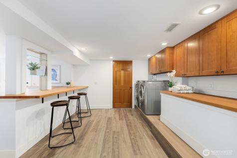 2423 3rd Avenue W Seattle WA 98119