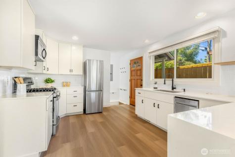 2423 3rd Avenue W Seattle WA 98119