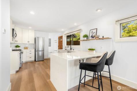 2423 3rd Avenue W Seattle WA 98119