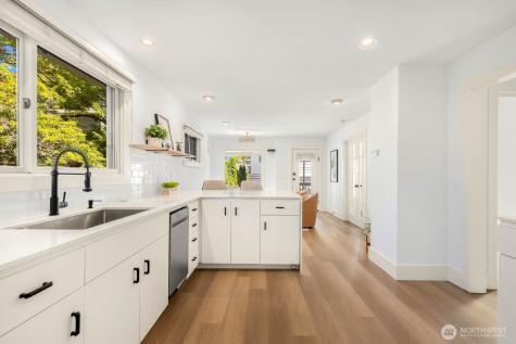 2423 3rd Avenue W Seattle WA 98119