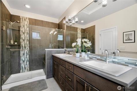 935 7th Avenue NE Issaquah WA 98029