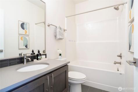 935 7th Avenue NE Issaquah WA 98029