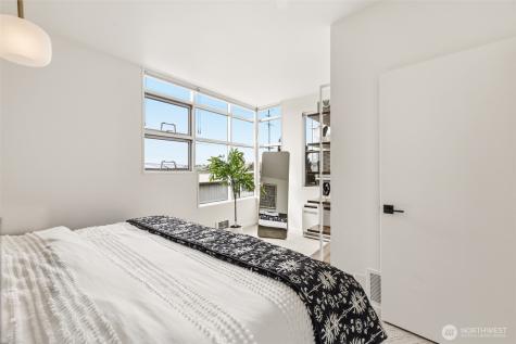 2364 Fairview Avenue E Seattle WA 98102
