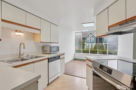 16419 Spruce Way Lynnwood WA 98037