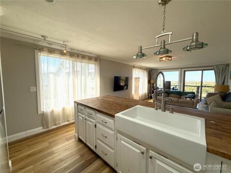1027 S Sand Dune Avenue SW Ocean Shores WA 98569
