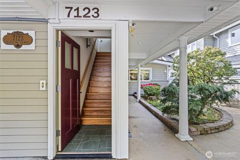 7125 & 7123 Beach Drive SW Seattle WA 98136