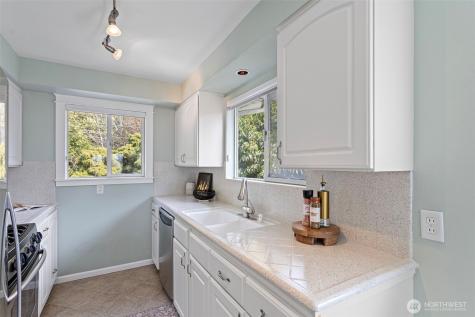 7125 & 7123 Beach Drive SW Seattle WA 98136
