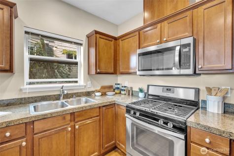 3112 SW Avalon Way Seattle WA 98126