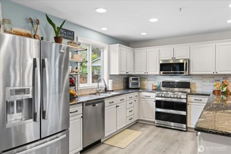 1022 181st Place SW Lynnwood WA 98037