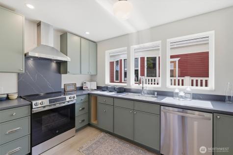909 32nd Avenue S Seattle WA 98144