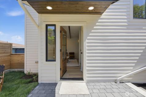 909 32nd Avenue S Seattle WA 98144