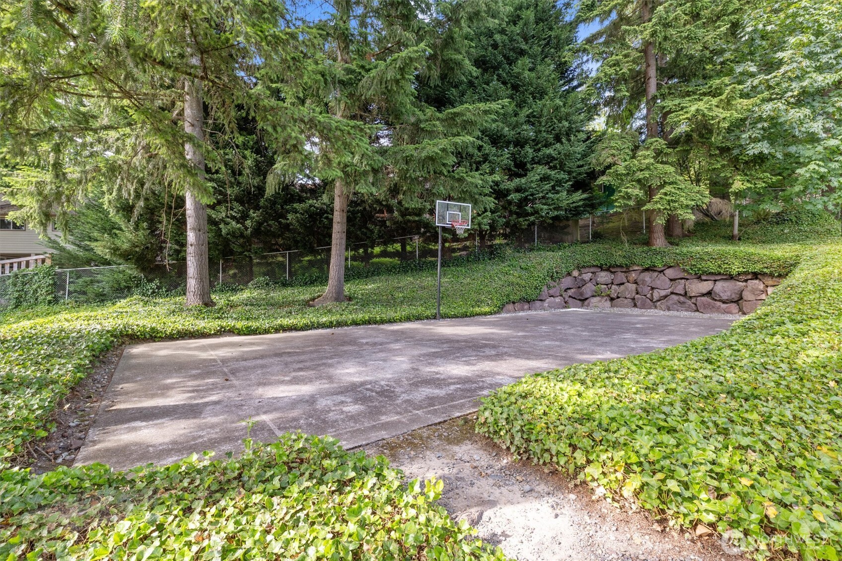 9484 Redmond-woodinville Road NE Redmond WA 98052