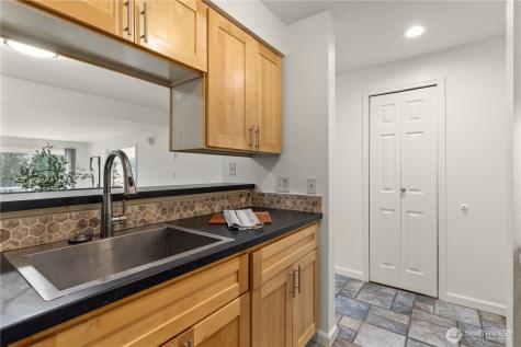 9484 Redmond-woodinville Road NE Redmond WA 98052