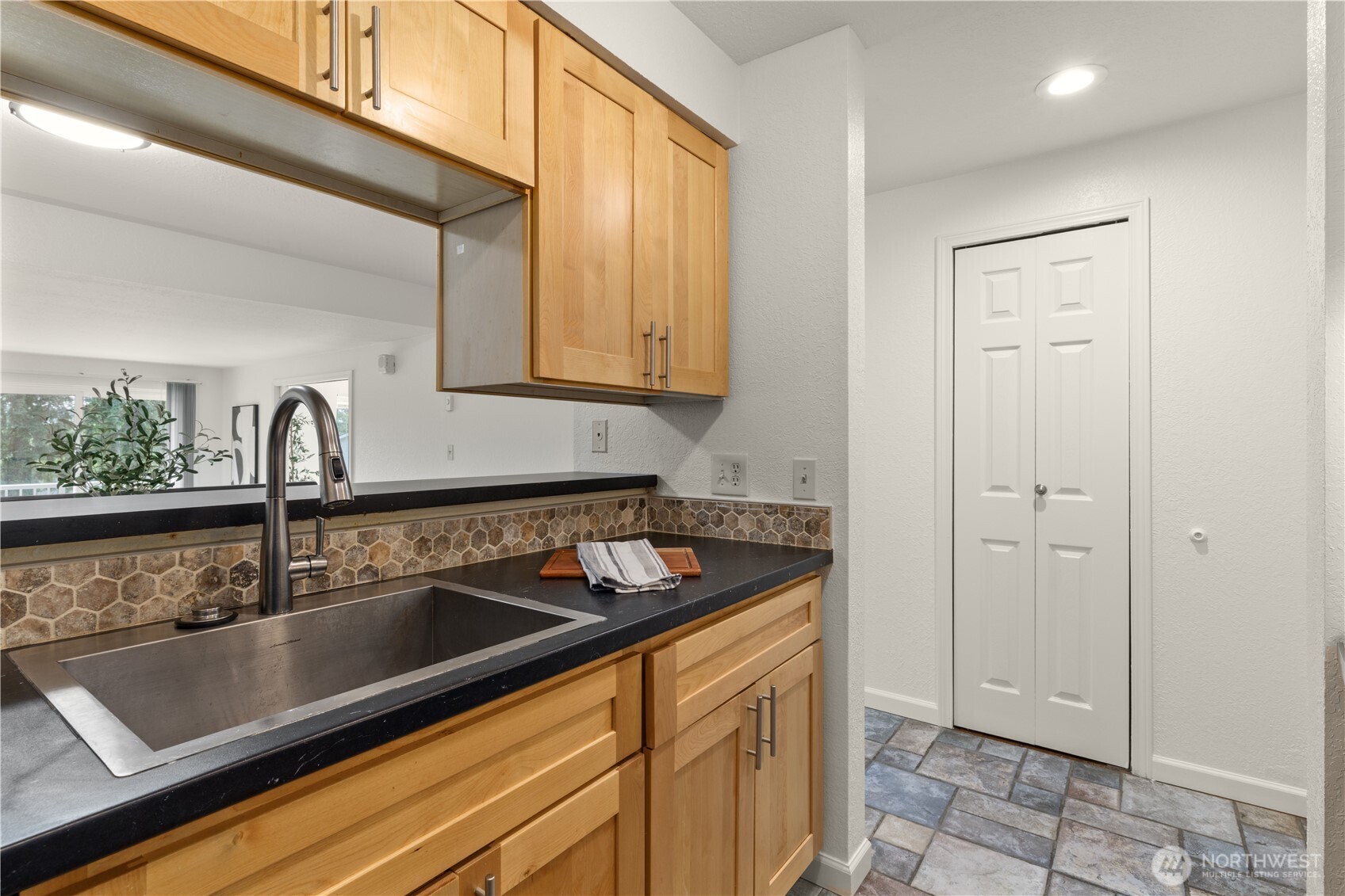 9484 Redmond-woodinville Road NE Redmond WA 98052