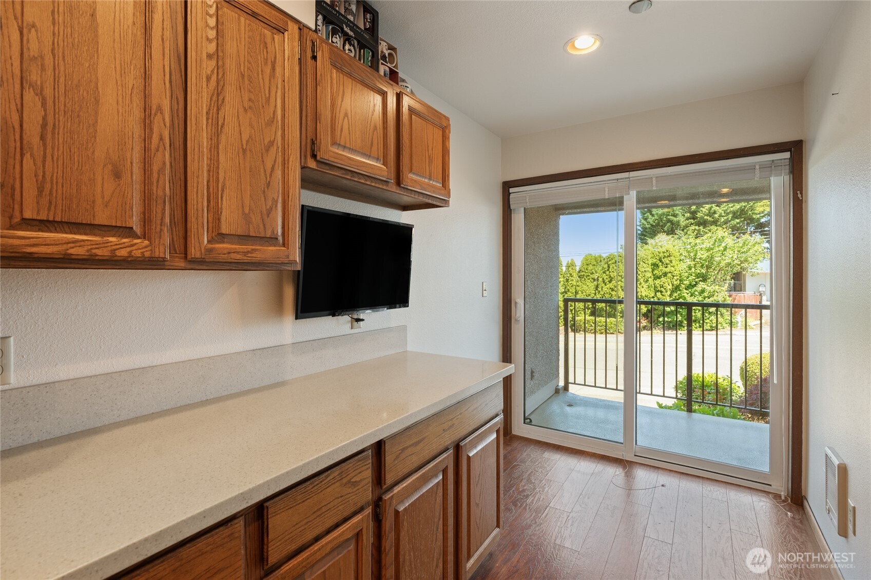1902 Bridgeport Way W University Place WA 98466
