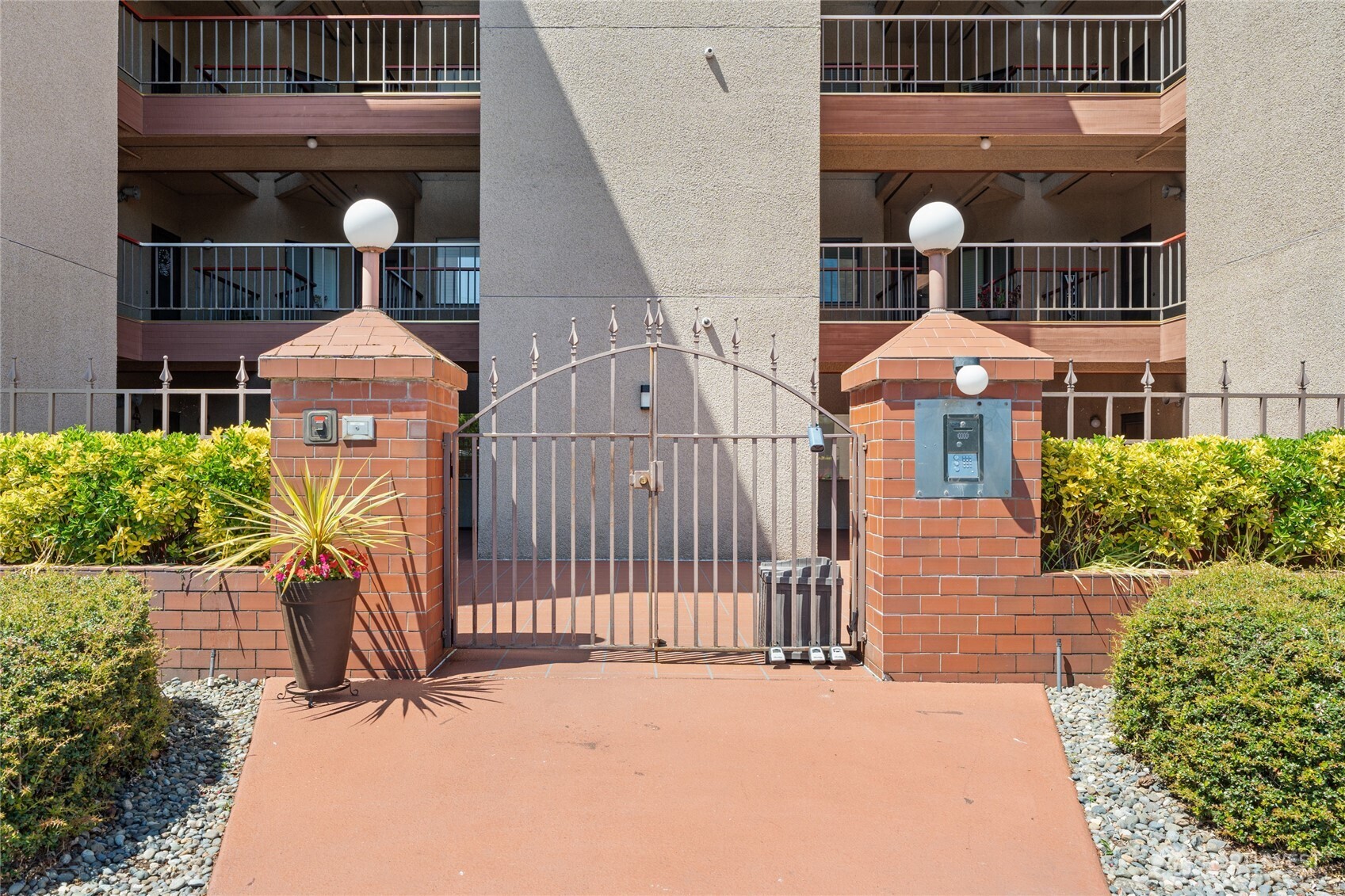 1902 Bridgeport Way W University Place WA 98466