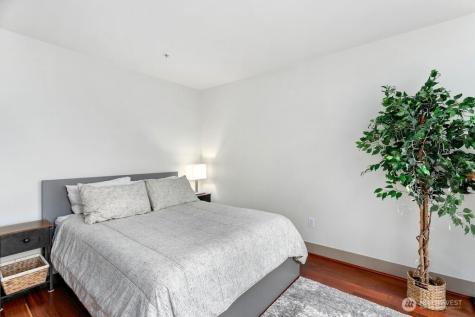 4547 8th Avenue NE Seattle WA 98105