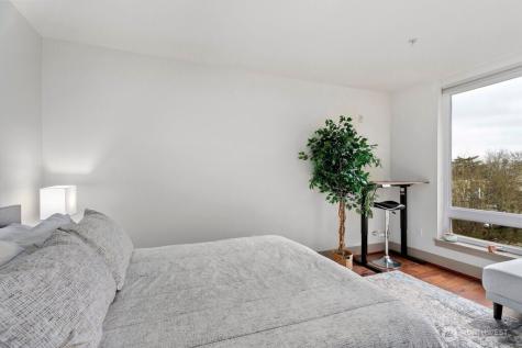 4547 8th Avenue NE Seattle WA 98105