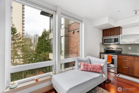 4547 8th Avenue NE Seattle WA 98105