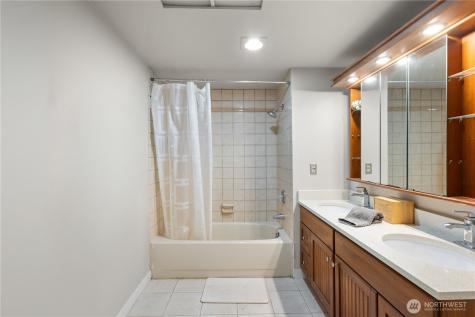7930 SE 34th Street Mercer Island WA 98040