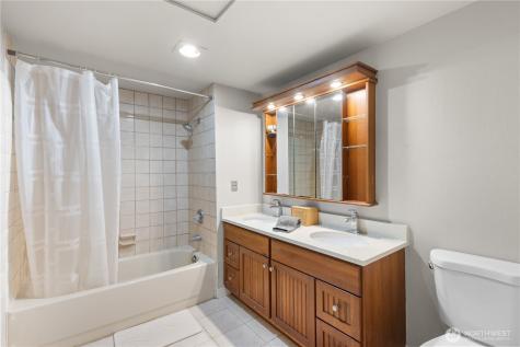 7930 SE 34th Street Mercer Island WA 98040
