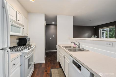 5589 Lakemont Boulevard SE Bellevue WA 98006