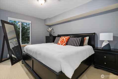 5589 Lakemont Boulevard SE Bellevue WA 98006