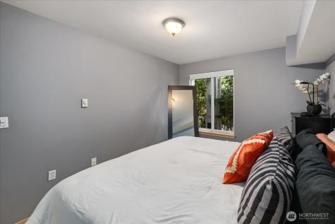 5589 Lakemont Boulevard SE Bellevue WA 98006