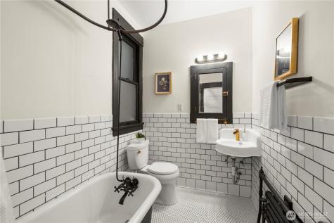 1726 15th Avenue Seattle WA 98122