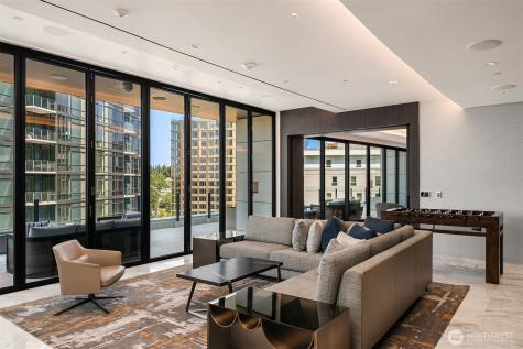 838 Avenue Square NE Bellevue WA 98004