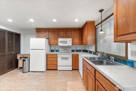 31917 45th Place SW Federal Way WA 98023
