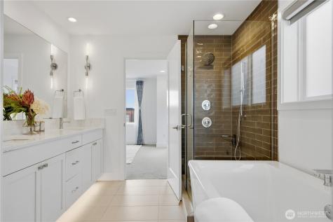 732 4th Court S Kirkland WA 98033