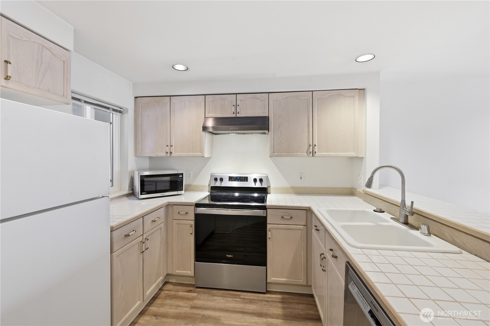 15711 Waynita NE Bothell WA 98011